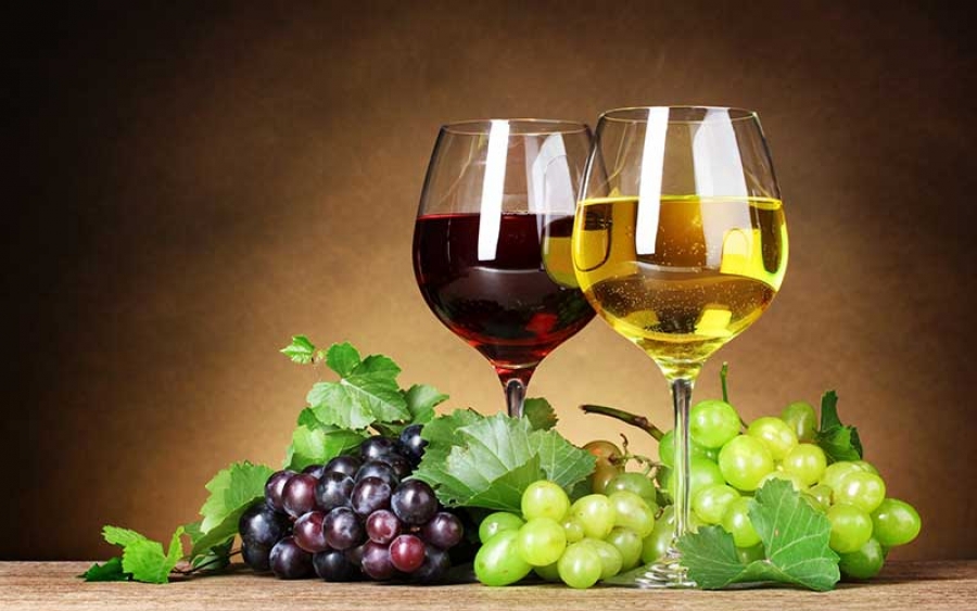 Οφέλη για την υγεία των λευκών και των κόκκινων κρασιών